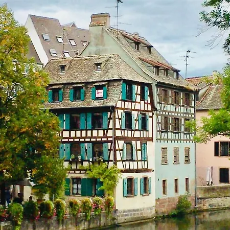 아파트 Cosy & Quiet Flat In Historical Lively Center Of *