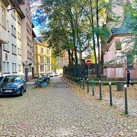 아파트 Cosy & Quiet Flat In Historical Lively Center Of *