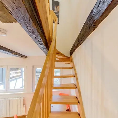 Cosy & Quiet Flat In Historical Lively Center Of 아파트 *