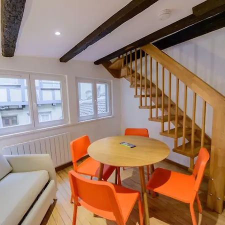 Cosy & Quiet Flat In Historical Lively Center Of 아파트 *