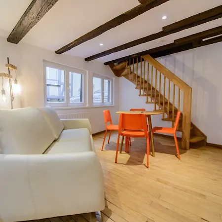 Cosy & Quiet Flat In Historical Lively Center Of 아파트